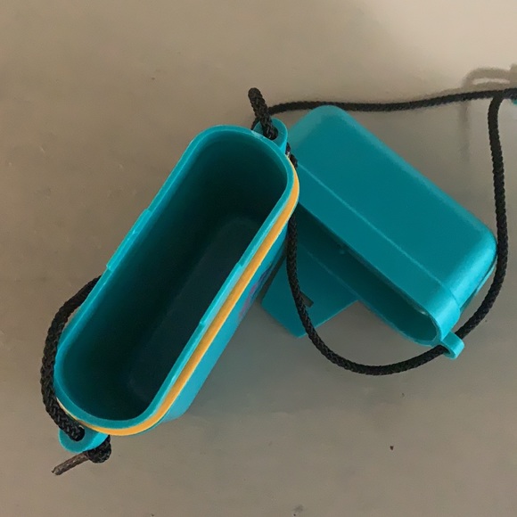 VTG 90s Container For Keys/Money Waterproof Beach - Picture 3 of 7